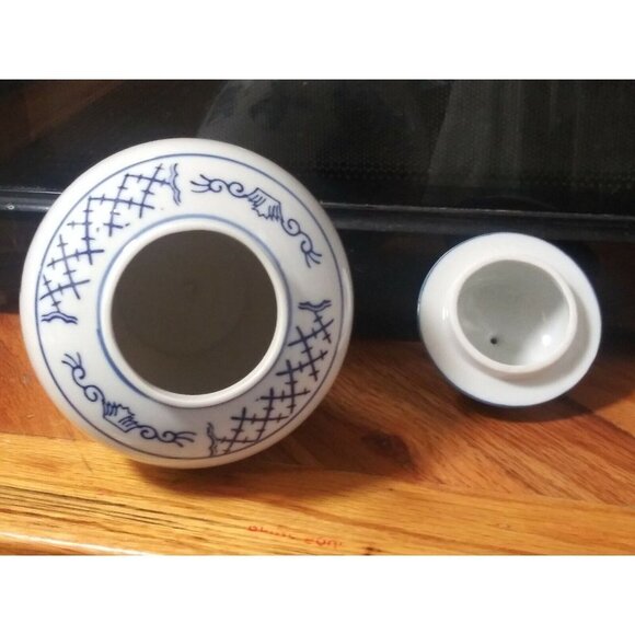 CHINOISERIE GINGER JAR Blue White Clowns design 9" LIDDED Ceramic Porcelain EUC - Picture 7 of 11